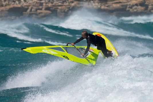 Backside Waveriding - so reitet ihr Wellen nach Luv ab