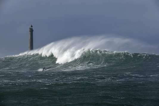 Thomas Traversa auf Big Wave-Mission in der Bretagne