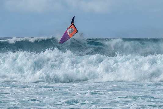 Noireaux, Lenny und Roediger dominieren Auftakt in Ho'okipa
