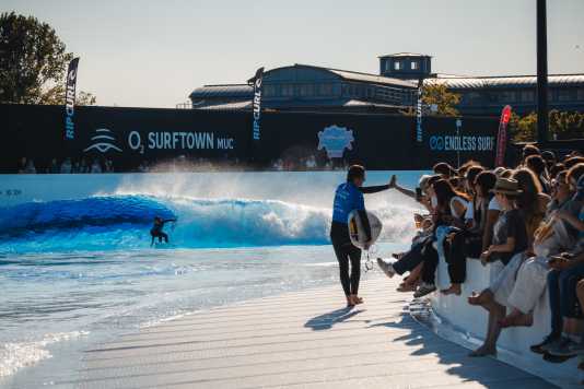 Citroën fördert Surf Contest und präsentiert E-Mobilität für Jugendliche