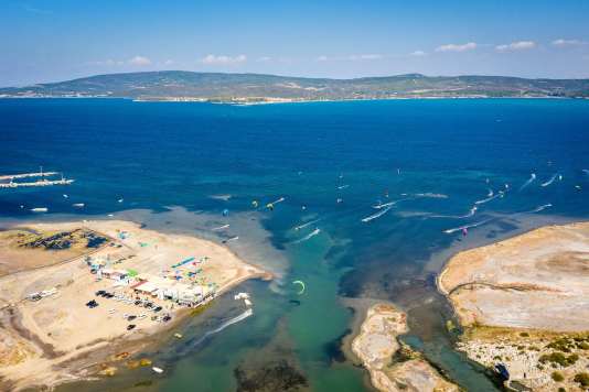 Neues Ziel für Wingfoiler mit Flachwasser und Meltemi