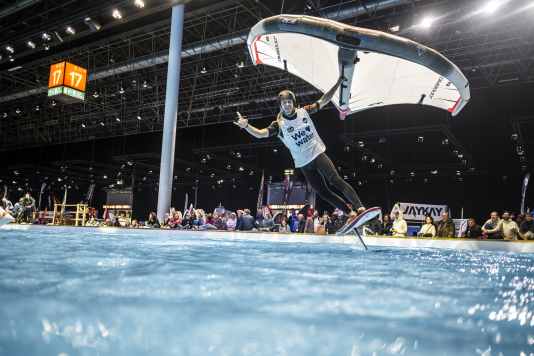Stars, Wingfoil, SUP, Windsurf, Pumpfoil - das Programm auf dem XXL-Pool