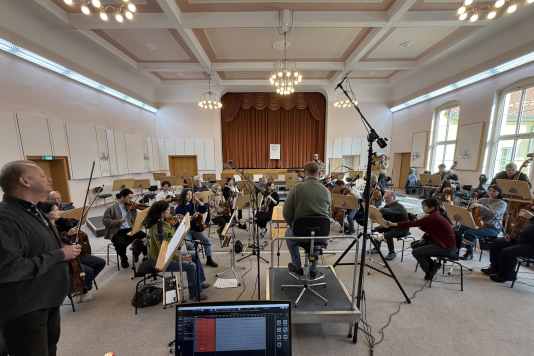 Philipp Kümpel und seine Surf-Sinfonie im Fernsehen