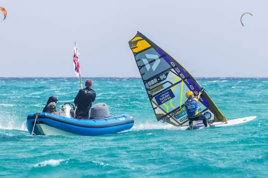 Jenna Gibson und Matteo Iachino dominieren den Auftakt im Slalom X