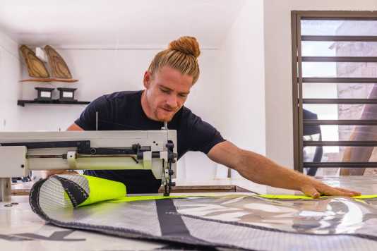 Mit selbstgeschneiderten Segeln im Freestyle World Cup - drei Fragen an Youp Schmidt