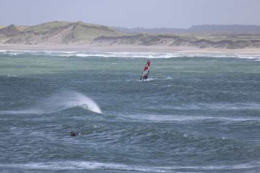 Bilder vom Sommersurf in Cold Hawaii