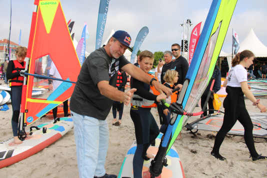 Saltwater bietet kostenlose Kinder-Kurse beim Surf-Festival 2026 powered by SALITOS