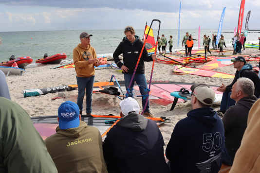 Mastfuß-Position und Lattenspannung - Tipps von surf-Testern, Redakteuren und externen Profis