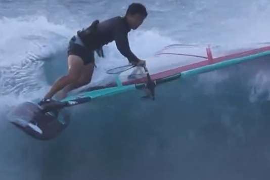 Freestyle oder Wave? Takuma Sugi mit spielerischem Style in Ho’okipa