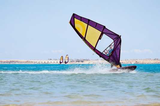 How to do the monkey jibe - dance around the base plate