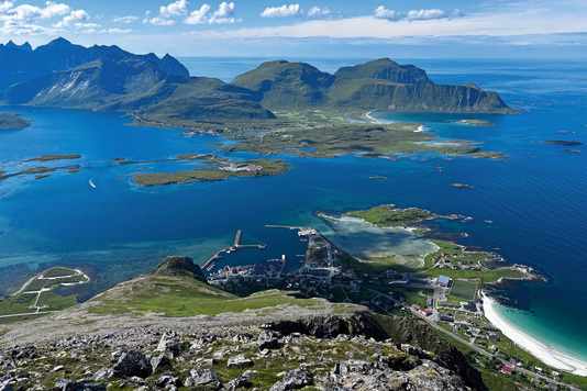 Semesterferien unter Segeln -Sommer in den Lofoten