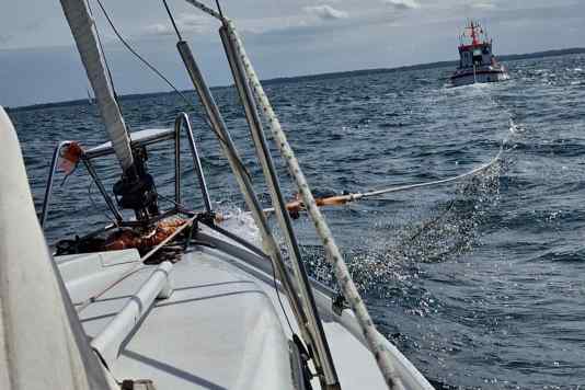 Motoryacht-Crew rettet Einhandsegler vor Gelting