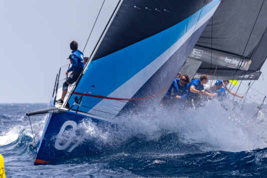 Yoann Richomme mit Kompass auf der TP52-Kurzstrecke