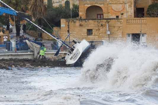 Zyklon „Harry“ zerlegt Marinas auf Sizilien und Malta