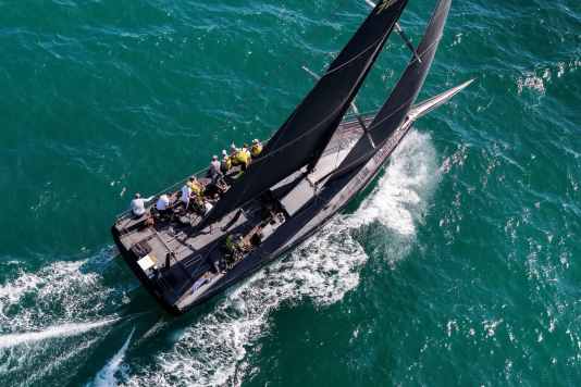 Jubiläums-Marathon vor Cowes gestartet