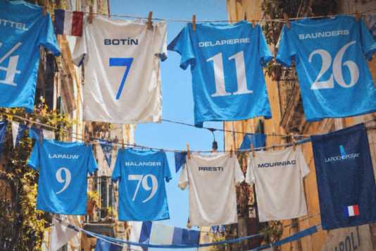 Neun Crews, ein blaues Auge – die Neapel-Show beginnt