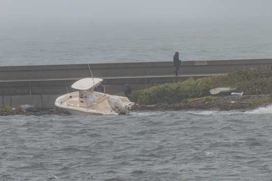 Unwetter wütet in den USA – verwüstete Häfen, gesunkene Boote