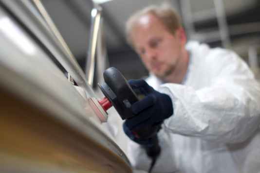 Boat care - Efficient polishing techniques for hull and deck - Register here!