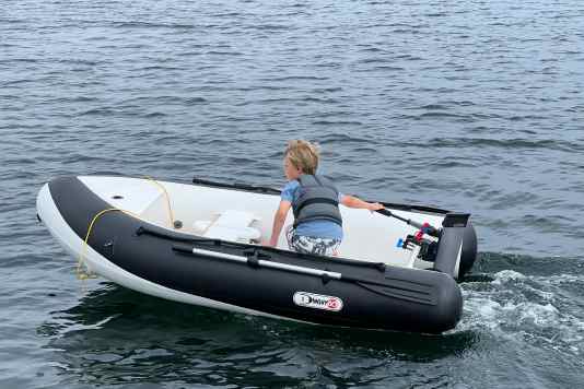 Elite di Epropulsion, fuoribordo elettrico compatto per gommoni