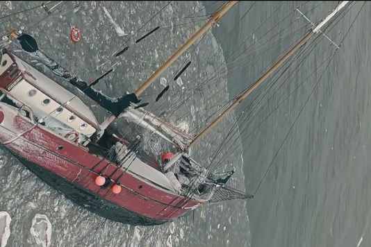 Trauriges Ende der “Ethel von Brixham” auf steinernem Leitdamm?