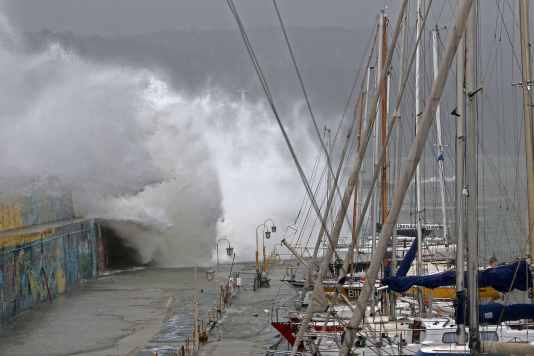Les situations insolites que vivent les marins au port par mauvais temps