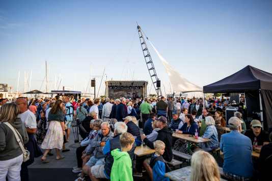 Festivalstimmung trifft Yachthafen