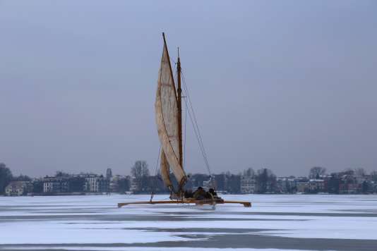Historische Eisyacht segelt erstmals nach Komplett-Restaurierung