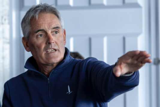 Kontra von Coutts nach Crash und Kritik