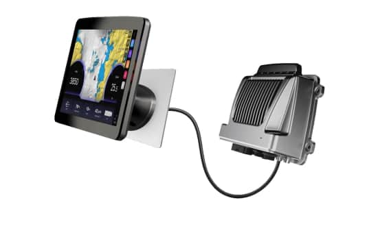 Q Display Float – schlanker Kartenplotter mit abgesetzter Elektronik