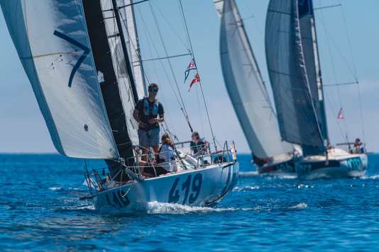 German mini duo wins despite stormy conditions