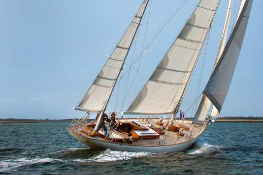 Der Neubau einer Yawl im Geist von Herreshoff und S&S