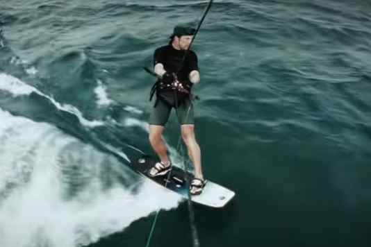 Un belga vuole essere il primo a fare kitesurf attraverso l'oceano