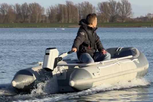 Spirit 2 from Epropulsion, compact electric outboard with boost mode
