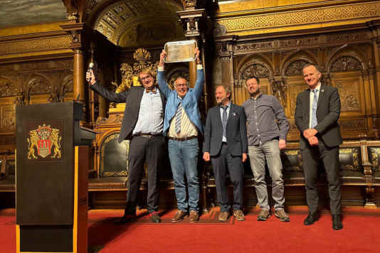 Vince "X-Day", un quasi centenario ispira