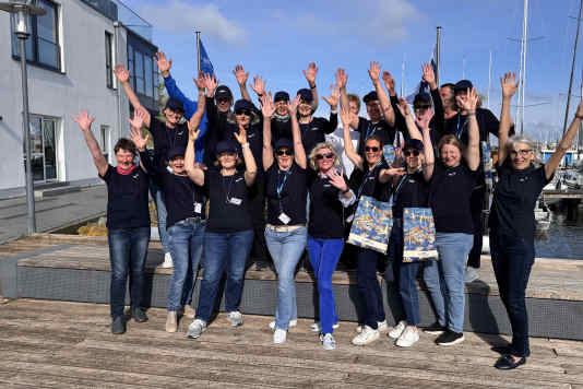 Female sailors happy and "equipped with a lot of knowledge"