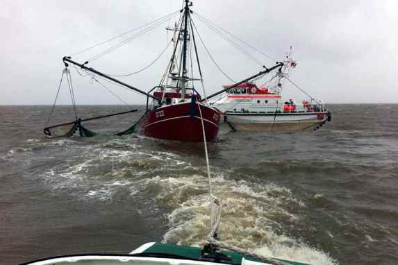 Krabbenkutter vor Untergang bewahrt