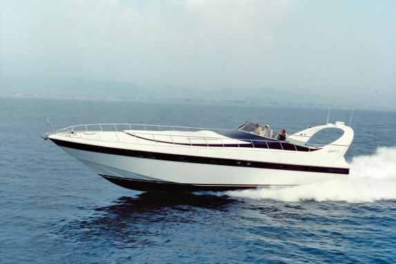 ​Vom kompakten Sportboot zur „Villa auf dem Meer“