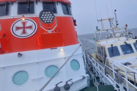 Havarien in Weser und Elbe – Motorboot und Traditionsschiff in größter Gefahr