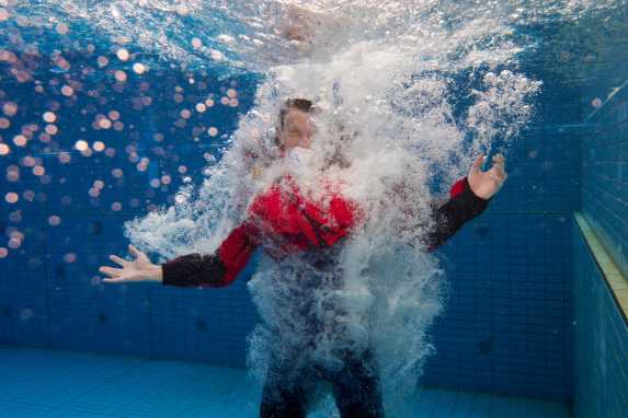 Automatische Rettungswesten im Test