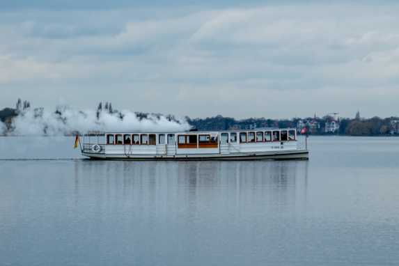 Emergency operation for Hamburg's iconic ship - in the middle of a residential neighbourhood