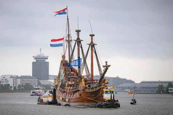 „Batavia“ - Museumsschiff steht nach letzter Fahrt an Land