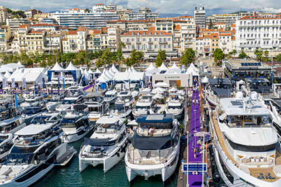 Cannes Yachting Festival 2026 for twin-hulled yachts