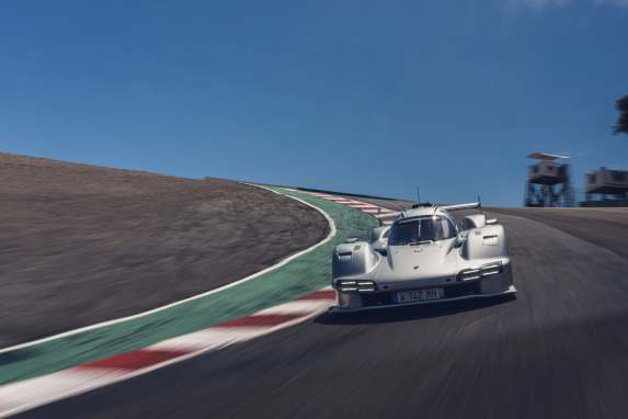 Einzelstück mit seinen Initialen