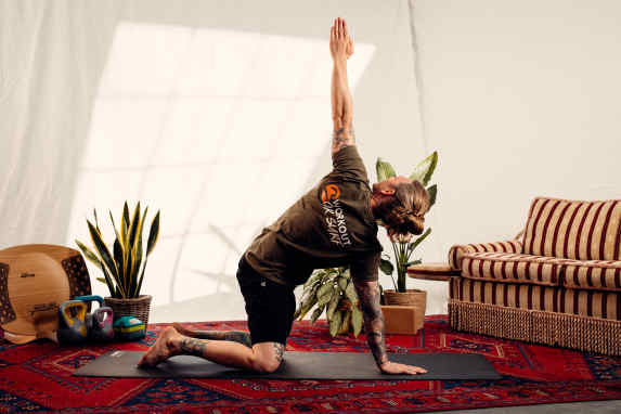 How to regenerate after a session - gentle recovery yoga with Sascha Lange