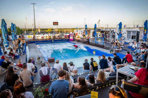 Marius Gerlach from Munich wins the Citywave SURF JAM