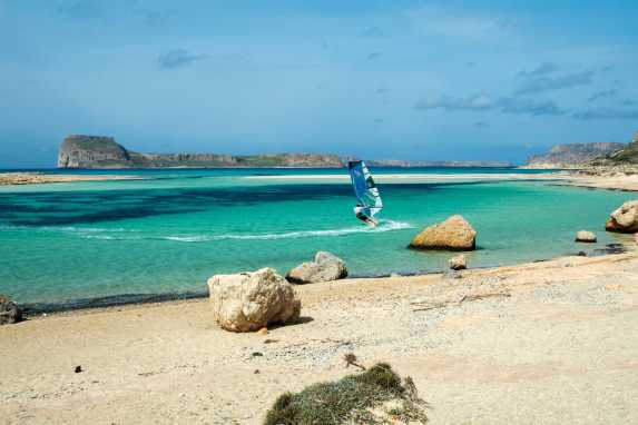Zehn Top-Spots zum Windsurfen abseits von Palekastro