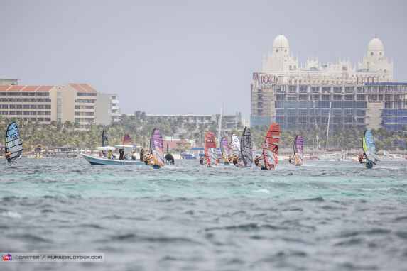 Lorho und de Jong dominieren zum Auftakt, Emser auf Position drei