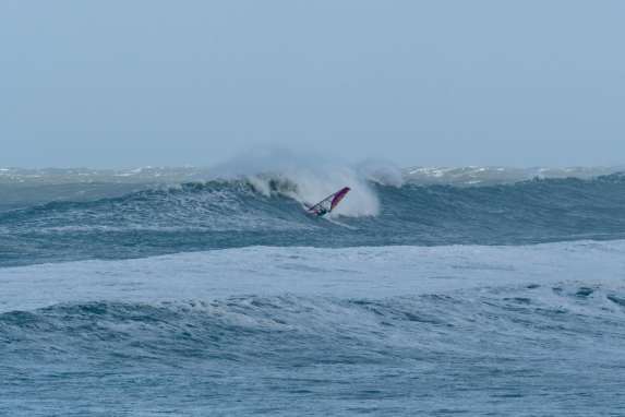 Cold Hawaii läuft heiß! Die besten Bilder vom Swell des Jahres