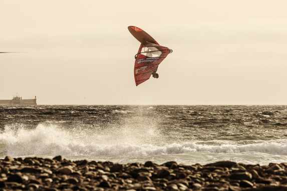 Wind at last! – Philip Köster and Daida Moreno win at Pozo