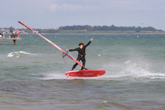 Lennart zaubert, surf coacht – das war der Samstag auf Fehmarn